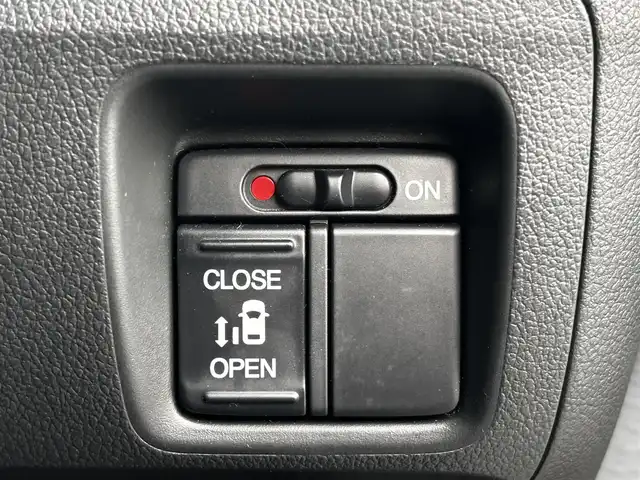 ホンダ Ｎ ＢＯＸ カスタム G Lパッケージ 熊本県 2013(平25)年 13.3万km ポリッシュドメタルメタリック 純正ナビ（VXM-128VS）/【ワンセグTV/CD/DVD】/バックカメラ/片側パワースライドドア/純正14インチAW/アイドリングストップ/横滑り防止/プッシュスタート/スマートキー/スペアキー/ウインカーミラー/純正フロアマット/ドアバイザー/取扱説明書