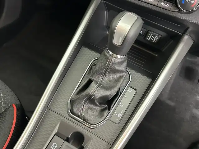 トヨタ ライズ Z 道央・札幌 2025(令7)年 0.1千km シャイニングホワイトパール ・登録済未使用車/・ディスプレイオーディオパッケージ/・４WD/・寒冷地仕様/・純正９インチディスプレイオーディオ/　USB/フルセグ/HDMI/AppleCarPlay/AndroidAuto/・バックカメラ/・レーダークルーズコントロール/・衝突軽減ブレーキ/・横滑り防止装置/・前後コーナーセンサー/・前席シートヒーター/・オートライト/・LEDヘッドライト/・フロントフォグランプ/・オートブレーキホールド/・スマートキー/・プッシュスタート/・MTモード付AT/・純正AW17インチ/・電動格納ウィンカーミラー