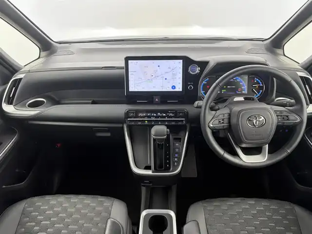 トヨタ ヴォクシー ハイブリッド S－Z 愛知県 2022(令4)年 2.4万km スパークリングブラックパールクリスタルシャイン トヨタセーフティーセンス/　・プリクラッシュセーフティー/　・レーントレーシングアシスト/　・レーダークルーズコントロール/　・オートマチックハイビーム/　・クリアランスソナー/TOYOTA快適利便パッケージhigh/　・パワースライドドア/　・パワーバックドア/　・セカンドシート シートヒーター/オットマン/　・ステアリングヒーター/アドバンストドライブ/純正ディスプレイオーディオ/　.ナビ/　・AM/　・FM/　・Bluetooth/　・フルセグTV/　・Applecarplay/AndroidAuto/DVDプレイヤー/前後ドライブレコーダー/パワーシート/ハーフレザーシート/純正１７インチAW