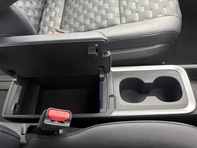 トヨタ ヴォクシー ハイブリッド S－Z 愛知県 2022(令4)年 2.4万km スパークリングブラックパールクリスタルシャイン トヨタセーフティーセンス/　・プリクラッシュセーフティー/　・レーントレーシングアシスト/　・レーダークルーズコントロール/　・オートマチックハイビーム/　・クリアランスソナー/TOYOTA快適利便パッケージhigh/　・パワースライドドア/　・パワーバックドア/　・セカンドシート シートヒーター/オットマン/　・ステアリングヒーター/アドバンストドライブ/純正ディスプレイオーディオ/　.ナビ/　・AM/　・FM/　・Bluetooth/　・フルセグTV/　・Applecarplay/AndroidAuto/DVDプレイヤー/前後ドライブレコーダー/パワーシート/ハーフレザーシート/純正１７インチAW