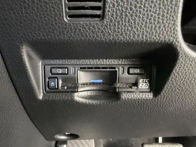 トヨタ ヴォクシー ハイブリッド S－Z 愛知県 2022(令4)年 2.4万km スパークリングブラックパールクリスタルシャイン トヨタセーフティーセンス/　・プリクラッシュセーフティー/　・レーントレーシングアシスト/　・レーダークルーズコントロール/　・オートマチックハイビーム/　・クリアランスソナー/TOYOTA快適利便パッケージhigh/　・パワースライドドア/　・パワーバックドア/　・セカンドシート シートヒーター/オットマン/　・ステアリングヒーター/アドバンストドライブ/純正ディスプレイオーディオ/　.ナビ/　・AM/　・FM/　・Bluetooth/　・フルセグTV/　・Applecarplay/AndroidAuto/DVDプレイヤー/前後ドライブレコーダー/パワーシート/ハーフレザーシート/純正１７インチAW