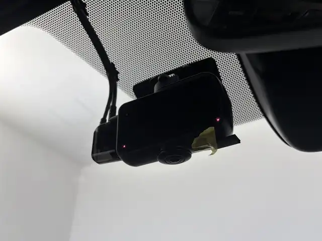 トヨタ ヴォクシー ハイブリッド S－Z 愛知県 2022(令4)年 2.4万km スパークリングブラックパールクリスタルシャイン トヨタセーフティーセンス/　・プリクラッシュセーフティー/　・レーントレーシングアシスト/　・レーダークルーズコントロール/　・オートマチックハイビーム/　・クリアランスソナー/TOYOTA快適利便パッケージhigh/　・パワースライドドア/　・パワーバックドア/　・セカンドシート シートヒーター/オットマン/　・ステアリングヒーター/アドバンストドライブ/純正ディスプレイオーディオ/　.ナビ/　・AM/　・FM/　・Bluetooth/　・フルセグTV/　・Applecarplay/AndroidAuto/DVDプレイヤー/前後ドライブレコーダー/パワーシート/ハーフレザーシート/純正１７インチAW