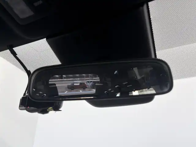 トヨタ ヴォクシー ハイブリッド S－Z 愛知県 2022(令4)年 2.4万km スパークリングブラックパールクリスタルシャイン トヨタセーフティーセンス/　・プリクラッシュセーフティー/　・レーントレーシングアシスト/　・レーダークルーズコントロール/　・オートマチックハイビーム/　・クリアランスソナー/TOYOTA快適利便パッケージhigh/　・パワースライドドア/　・パワーバックドア/　・セカンドシート シートヒーター/オットマン/　・ステアリングヒーター/アドバンストドライブ/純正ディスプレイオーディオ/　.ナビ/　・AM/　・FM/　・Bluetooth/　・フルセグTV/　・Applecarplay/AndroidAuto/DVDプレイヤー/前後ドライブレコーダー/パワーシート/ハーフレザーシート/純正１７インチAW