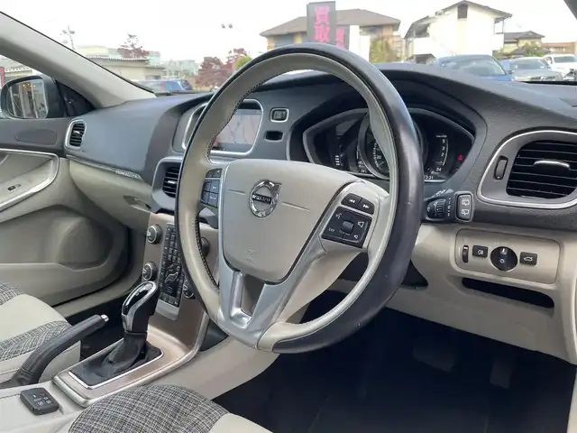 ボルボ Ｖ４０ クロスカントリー D4 モメンタム 栃木県 2019(平31)年 6万km デニムブルーメタリック スマートキー/プッシュスタート/ナビ/フルセグTV/バックカメラ/ETC/LEDヘッドライト/オートライト/D席パワーシート/シートヒーター/ACC/BLIS/リアソナー