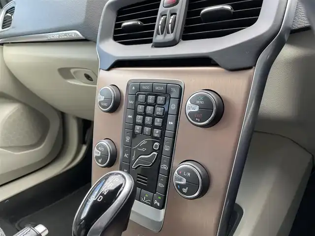 ボルボ Ｖ４０ クロスカントリー D4 モメンタム 栃木県 2019(平31)年 6万km デニムブルーメタリック スマートキー/プッシュスタート/ナビ/フルセグTV/バックカメラ/ETC/LEDヘッドライト/オートライト/D席パワーシート/シートヒーター/ACC/BLIS/リアソナー