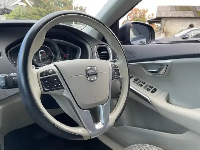 ボルボ Ｖ４０ クロスカントリー D4 モメンタム 栃木県 2019(平31)年 6万km デニムブルーメタリック スマートキー/プッシュスタート/ナビ/フルセグTV/バックカメラ/ETC/LEDヘッドライト/オートライト/D席パワーシート/シートヒーター/ACC/BLIS/リアソナー