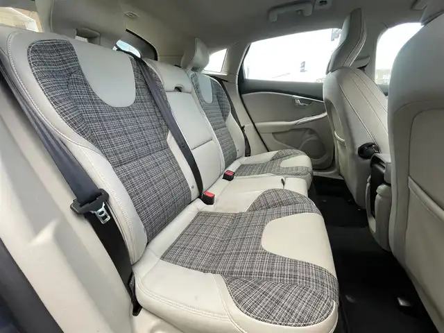 ボルボ Ｖ４０ クロスカントリー D4 モメンタム 栃木県 2019(平31)年 6万km デニムブルーメタリック スマートキー/プッシュスタート/ナビ/フルセグTV/バックカメラ/ETC/LEDヘッドライト/オートライト/D席パワーシート/シートヒーター/ACC/BLIS/リアソナー