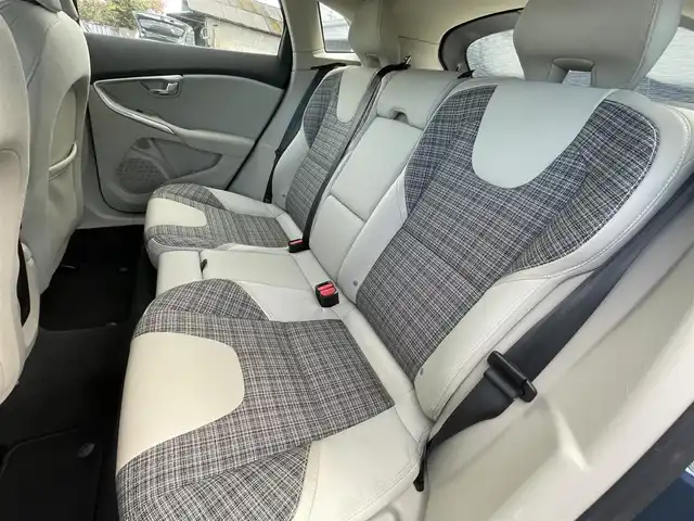 ボルボ Ｖ４０ クロスカントリー D4 モメンタム 栃木県 2019(平31)年 6万km デニムブルーメタリック スマートキー/プッシュスタート/ナビ/フルセグTV/バックカメラ/ETC/LEDヘッドライト/オートライト/D席パワーシート/シートヒーター/ACC/BLIS/リアソナー