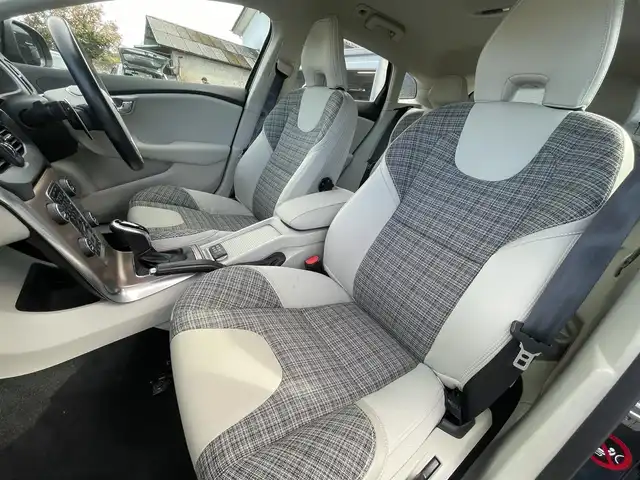 ボルボ Ｖ４０ クロスカントリー D4 モメンタム 栃木県 2019(平31)年 6万km デニムブルーメタリック スマートキー/プッシュスタート/ナビ/フルセグTV/バックカメラ/ETC/LEDヘッドライト/オートライト/D席パワーシート/シートヒーター/ACC/BLIS/リアソナー