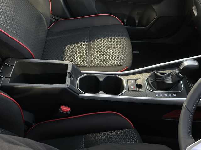 トヨタ ライズ Z 茨城県 2025(令7)年 0.1千km ブラックマイカメタリック/シャイニングホワイトパール 登録済未使用車/純正9インチディスプレイオーディオ/(地デジTV・BT・Applecarplay・ラジオ再生)/スマートアシスト/・衝突回避支援ブレーキ/・衝突警報/・車線逸脱警報/車線逸脱抑制/ふらつき警報/・誤発進抑制/・先行車発信お知らせ/・ADB(アダプティブドライビングビーム)/・コーナーセンサー/・標識認識/・アダプティブクルーズコントロール/・レーンキープアシスト/シートヒーター/アラウンドビューカメラ/オートライト/LEDヘッドライト/純正17inアルミホイール/純正フロアマット/スマートキー/スペアキー/取扱説明書/保証書