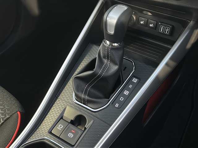 トヨタ ライズ Z 茨城県 2025(令7)年 0.1千km ブラックマイカメタリック/シャイニングホワイトパール 登録済未使用車/純正9インチディスプレイオーディオ/(地デジTV・BT・Applecarplay・ラジオ再生)/スマートアシスト/・衝突回避支援ブレーキ/・衝突警報/・車線逸脱警報/車線逸脱抑制/ふらつき警報/・誤発進抑制/・先行車発信お知らせ/・ADB(アダプティブドライビングビーム)/・コーナーセンサー/・標識認識/・アダプティブクルーズコントロール/・レーンキープアシスト/シートヒーター/アラウンドビューカメラ/オートライト/LEDヘッドライト/純正17inアルミホイール/純正フロアマット/スマートキー/スペアキー/取扱説明書/保証書