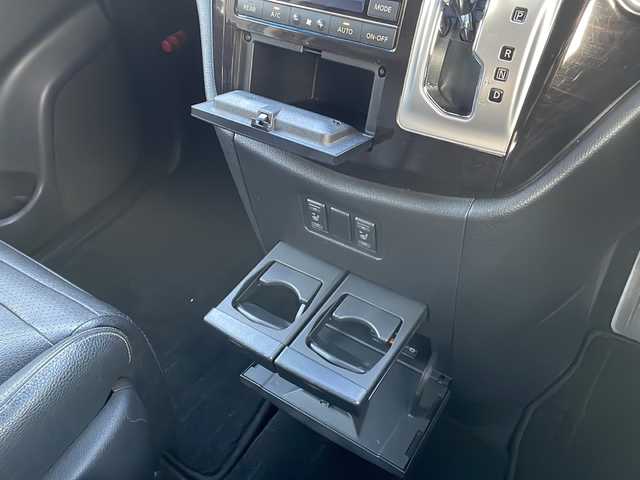 日産 エルグランド 250HWS アーバンクロム ブラックレザー 島根県 2013(平25)年 6.1万km メタルグレー 純正7インチSDナビゲーション(MP313D-W)/ワンセグ BT SD CD DVD HDMI対応/社外10.2インチフリップダウンモニター(PCX-R3300)/バックカメラ/D/N席パワーシート/D/N席シートヒーター/D席メモリシート/両側パワースライドドア/AUTOライト/フォグライト/社外19インチアルミホイール