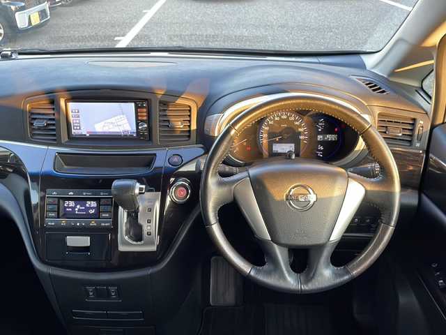 日産 エルグランド 250HWS アーバンクロム ブラックレザー 島根県 2013(平25)年 6.1万km メタルグレー 純正7インチSDナビゲーション(MP313D-W)/ワンセグ BT SD CD DVD HDMI対応/社外10.2インチフリップダウンモニター(PCX-R3300)/バックカメラ/D/N席パワーシート/D/N席シートヒーター/D席メモリシート/両側パワースライドドア/AUTOライト/フォグライト/社外19インチアルミホイール