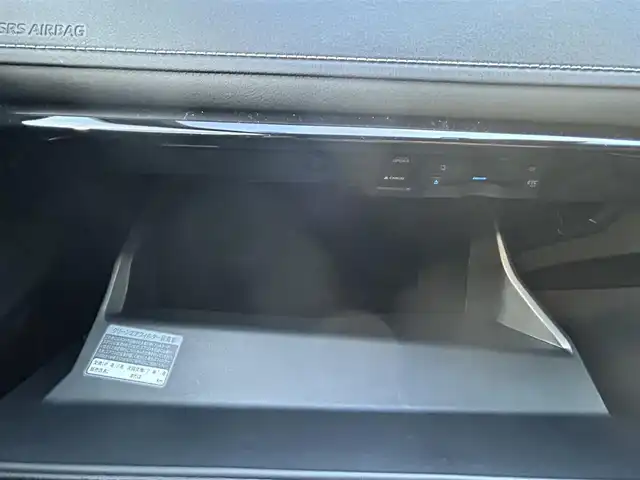 トヨタ クラウン ハイブリッド S Cパッケージ 愛知県 2019(令1)年 1.9万km ホワイトパールクリスタルシャイン メーカー8インチナビ（フルセグ、CD、DVD、AM、FM、BTオーディオ）/バックカメラ/全周囲カメラ/フロントカメラ/サイドカメラ/ドライブレコーダー/ヘッドアップディスプレイ/ビルトインETC/追従クルーズコントロール/衝突軽減/レーンキープアシスト/電動パーキング/オートブレーキホールド/ロードサインアシスト/リアクロストラフィックアラート/ブラインドスポットモニター/前後コーナーセンサー/LEDヘッドライト/オートライト/オートマチックハイビーム/電動チルトステアリング/ステアリングリモコン/パドルシフト/ステアリングヒーター/レザーシート/前席パワーシート/シートヒーター/エアーシート/電動格納ドアミラー/純正フロアマット/保証書/取扱説明書