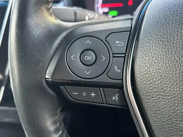 トヨタ クラウン ハイブリッド S Cパッケージ 愛知県 2019(令1)年 1.9万km ホワイトパールクリスタルシャイン メーカー8インチナビ（フルセグ、CD、DVD、AM、FM、BTオーディオ）/バックカメラ/全周囲カメラ/フロントカメラ/サイドカメラ/ドライブレコーダー/ヘッドアップディスプレイ/ビルトインETC/追従クルーズコントロール/衝突軽減/レーンキープアシスト/電動パーキング/オートブレーキホールド/ロードサインアシスト/リアクロストラフィックアラート/ブラインドスポットモニター/前後コーナーセンサー/LEDヘッドライト/オートライト/オートマチックハイビーム/電動チルトステアリング/ステアリングリモコン/パドルシフト/ステアリングヒーター/レザーシート/前席パワーシート/シートヒーター/エアーシート/電動格納ドアミラー/純正フロアマット/保証書/取扱説明書