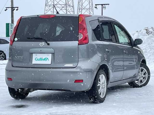 日産 ノート 15X 道央・札幌 2009(平21)年 17万km ブリリアントシルバー ワンオーナー/純正オーディオ/AM/FM/CD/スマートキー/ハロゲンヘッドライト/ヘッドライトレベライザー/電動格納ミラー/社外フロアマット/ドアバイザー/スペアキー/夏タイヤ積込（ゴムのみ）/175/165/R14/2019年/山4mm