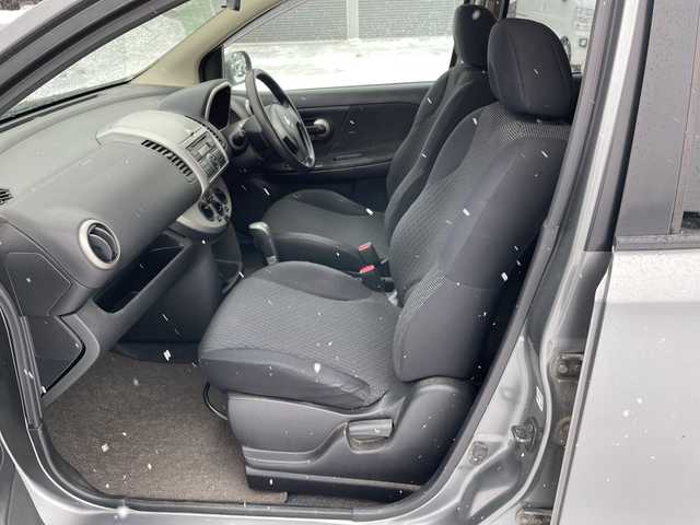 日産 ノート 15X 道央・札幌 2009(平21)年 17万km ブリリアントシルバー ワンオーナー/純正オーディオ/AM/FM/CD/スマートキー/ハロゲンヘッドライト/ヘッドライトレベライザー/電動格納ミラー/社外フロアマット/ドアバイザー/スペアキー/夏タイヤ積込（ゴムのみ）/175/165/R14/2019年/山4mm