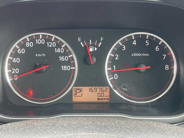 日産 ノート 15X 道央・札幌 2009(平21)年 17万km ブリリアントシルバー ワンオーナー/純正オーディオ/AM/FM/CD/スマートキー/ハロゲンヘッドライト/ヘッドライトレベライザー/電動格納ミラー/社外フロアマット/ドアバイザー/スペアキー/夏タイヤ積込（ゴムのみ）/175/165/R14/2019年/山4mm