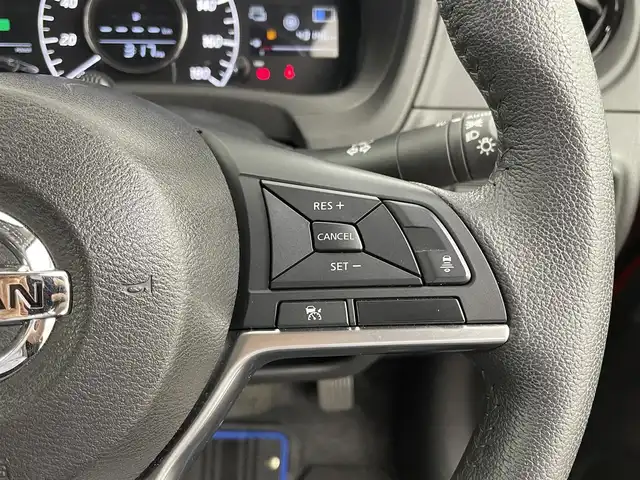 日産 ノート e－パワー メダリスト 福岡県 2019(令1)年 4.4万km ガーネットレッド 純正ナビ（フルセグＴＶ）　/全方位カメラ　/デジタルインナーミラー　/ＥＴＣ　/ナビ連動前方ドライブレコーダー　/インテリジェントクルコン　/コーナーセンサー　/エマージェンシーブレーキ　/レーンキープ　/ハーフレザー　/ＬＥＤヘッドライト