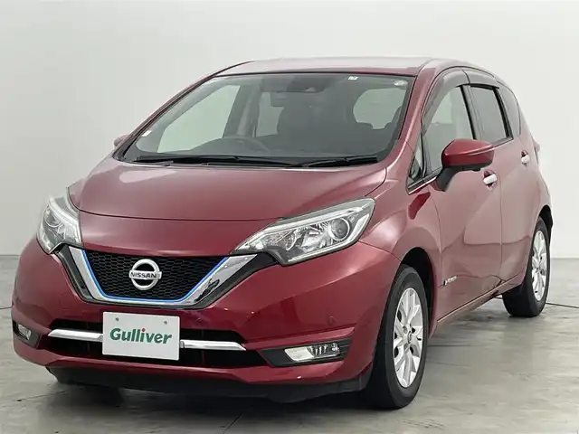 日産 ノート e－パワー メダリスト 福岡県 2019(令1)年 4.4万km ガーネットレッド 純正ナビ（フルセグＴＶ）　/全方位カメラ　/デジタルインナーミラー　/ＥＴＣ　/ナビ連動前方ドライブレコーダー　/インテリジェントクルコン　/コーナーセンサー　/エマージェンシーブレーキ　/レーンキープ　/ハーフレザー　/ＬＥＤヘッドライト