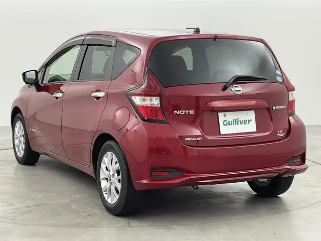 日産 ノート e－パワー メダリスト 福岡県 2019(令1)年 4.4万km ガーネットレッド 純正ナビ（フルセグＴＶ）　/全方位カメラ　/デジタルインナーミラー　/ＥＴＣ　/ナビ連動前方ドライブレコーダー　/インテリジェントクルコン　/コーナーセンサー　/エマージェンシーブレーキ　/レーンキープ　/ハーフレザー　/ＬＥＤヘッドライト