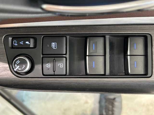 トヨタ ハリアー ハイブリッド Z レザーパッケージ 宮城県 2021(令3)年 8.4万km ホワイトパールクリスタルシャイン トヨタセーフティセンス/・プリクラッシュセーフティ/・低速時加速抑制機能/・プロアクティブドライビングアシスト/・ロードサインアシスト/・発進遅れ告知機能/・車線変更時補助/・先々行車検知/・カーブ速度抑制機能/・レーントレーシングアシスト/・レーンデバーチャーアラート/・ドライバー異常時対応システム/・アダプティブハイビームシステム/・ドライブスタートコントロール/・パーキングサポートブレーキ/純正SDナビ/バックカメラ/コーナーセンサー/レーダークルーズコントロール/ブラインドスポットモニター/デジタルインナーミラー/ドライブレコーダー/LEDヘッドライト/オートライト/オートマチックハイビーム/ステアリングヒーター/パワーシート/シートメモリー/ヒートシーター/エアシート/ETC2.0/純正アルミホイール/純正フロアマット