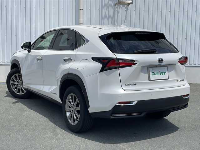 レクサス ＮＸ 300h 三重県 2015(平27)年 9.7万km ソニッククォーツ 純正SDナビ/バックカメラ/ETC/革巻きステアリング/パワーバックドア/サイドカメラ/クルーズコントロール/LEDヘッドライト/パドルシフト/ヘッドライトウォッシャー