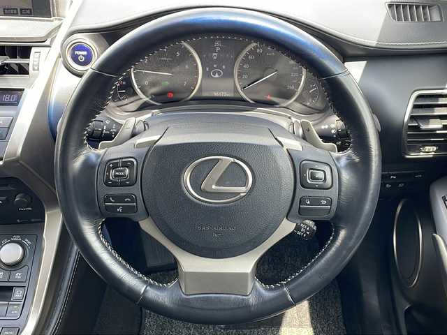 レクサス ＮＸ 300h 三重県 2015(平27)年 9.7万km ソニッククォーツ 純正SDナビ/バックカメラ/ETC/革巻きステアリング/パワーバックドア/サイドカメラ/クルーズコントロール/LEDヘッドライト/パドルシフト/ヘッドライトウォッシャー