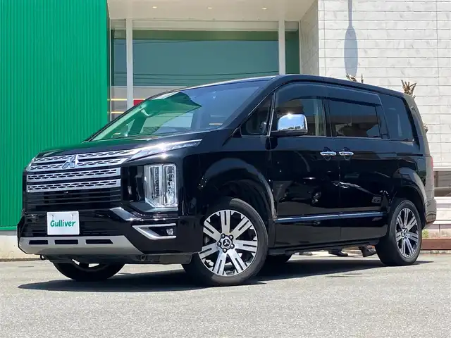 三菱 デリカＤ：５ P 静岡県 2021(令3)年 4.6万km ダイヤモンドブラックマイカ エンジンスタートボタン/パワーステアリング/パワーウィンドウ/4WD/パドルシフト/100V充電/アイドリングストップ/スマートキー/オートエアコン/クルーズコントロール/フリップダウンモニター/USB入力端子/ETC/全方位カメラ/純正9インチSDナビ（CD/DVD/BT/フルセグ）/3列シート/電動リアゲート/ドライブレコーダー前後/ウォークスルー/純正フロアマット/D席パワーシート/D席N席シートヒーター/両側パワースライドドア/純正アルミホイール/ABS/横滑り防止装置/レーンキープアシスト/オートライト/オートマチックハイビーム/LEDヘッドライト/Wプラスサイドエアバック/衝突軽減システム/カーテンエアバック/ステアリングヒーター/左電動サイドステップ