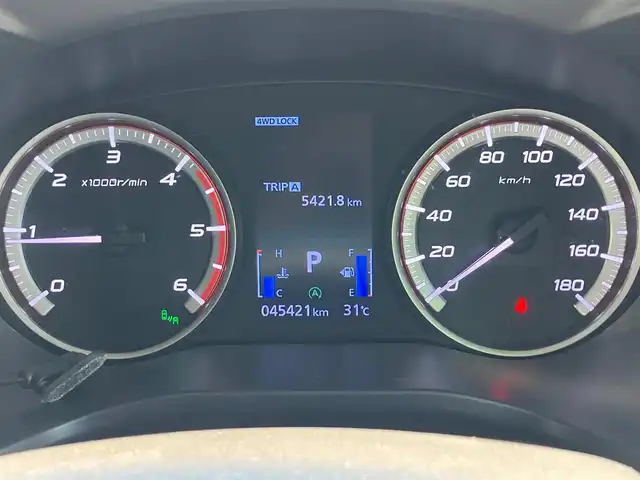 三菱 デリカＤ：５ P 静岡県 2021(令3)年 4.6万km ダイヤモンドブラックマイカ エンジンスタートボタン/パワーステアリング/パワーウィンドウ/4WD/パドルシフト/100V充電/アイドリングストップ/スマートキー/オートエアコン/クルーズコントロール/フリップダウンモニター/USB入力端子/ETC/全方位カメラ/純正9インチSDナビ（CD/DVD/BT/フルセグ）/3列シート/電動リアゲート/ドライブレコーダー前後/ウォークスルー/純正フロアマット/D席パワーシート/D席N席シートヒーター/両側パワースライドドア/純正アルミホイール/ABS/横滑り防止装置/レーンキープアシスト/オートライト/オートマチックハイビーム/LEDヘッドライト/Wプラスサイドエアバック/衝突軽減システム/カーテンエアバック/ステアリングヒーター/左電動サイドステップ