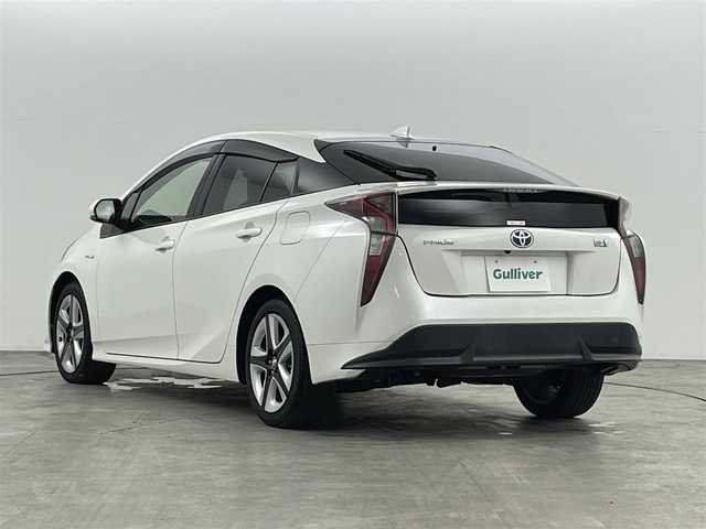 トヨタ プリウス S ツーリングセレクション 福島県 2016(平28)年 4.4万km ホワイトパールクリスタルシャイン トヨタセーフティセンス/・プリクラッシュブレーキ/・レーンキープアシスト/・レーダークルーズコントロール/・オートハイビーム/純正SDナビ/・型番：NSZN-W64T/・AM/FM/CD/DVD/BT/フルセグTV/・バックカメラ/・ETC/プッシュスタート/・スマートキー/革巻きステアリング/・ステアリングスイッチ/・チルト式ステアリング/レザーシート/・シートヒーター/LEDヘッドライト/・オートライト/・フォグランプ/純正アルミホイール/純正フロアマット