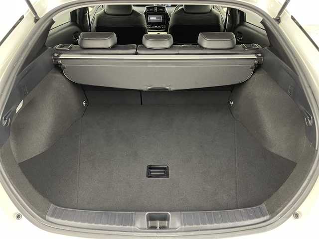 トヨタ プリウス S ツーリングセレクション 福島県 2016(平28)年 4.4万km ホワイトパールクリスタルシャイン トヨタセーフティセンス/・プリクラッシュブレーキ/・レーンキープアシスト/・レーダークルーズコントロール/・オートハイビーム/純正SDナビ/・型番：NSZN-W64T/・AM/FM/CD/DVD/BT/フルセグTV/・バックカメラ/・ETC/プッシュスタート/・スマートキー/革巻きステアリング/・ステアリングスイッチ/・チルト式ステアリング/レザーシート/・シートヒーター/LEDヘッドライト/・オートライト/・フォグランプ/純正アルミホイール/純正フロアマット