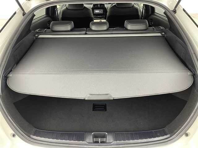 トヨタ プリウス S ツーリングセレクション 福島県 2016(平28)年 4.4万km ホワイトパールクリスタルシャイン トヨタセーフティセンス/・プリクラッシュブレーキ/・レーンキープアシスト/・レーダークルーズコントロール/・オートハイビーム/純正SDナビ/・型番：NSZN-W64T/・AM/FM/CD/DVD/BT/フルセグTV/・バックカメラ/・ETC/プッシュスタート/・スマートキー/革巻きステアリング/・ステアリングスイッチ/・チルト式ステアリング/レザーシート/・シートヒーター/LEDヘッドライト/・オートライト/・フォグランプ/純正アルミホイール/純正フロアマット