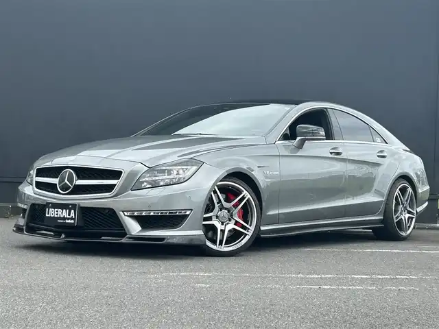 メルセデス・ベンツ ＣＬＳ６３ 茨城県 2012(平24)年 5.4万km パラジウムシルバー パフォーマンスパッケージ/Harman Kardon/左ハンドル/サンルーフ/レーダーセーフティパッケージ/-ブレーキアシストプラス/-PRE-SAFEブレーキ/-アクティブレーンキーピングアシスト/-アクティブブラインドスポットアシスト/-ディストロニック・プラス/19インチAMG5スポークアルミホイール/COMANDシステム/-7インチワイドディスプレイ/-HDDナビゲーション/-フルセグTV/Bluetooth/CD/DVD/パーキングアシストリアビューカメラ/クルーズコントロール＆可変スピードリミッター/パドルシフト/フロントシートヒーター/フロントシートベンチレーション/フロントパワーシート（メモリー付）/電動ブラインド（リアウインドウ）/ETC