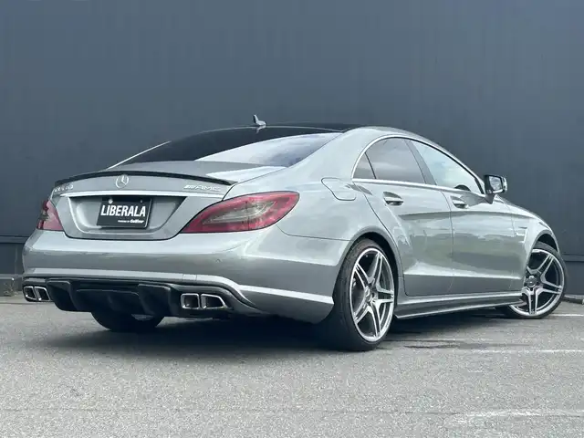 メルセデス・ベンツ ＣＬＳ６３ 茨城県 2012(平24)年 5.4万km パラジウムシルバー パフォーマンスパッケージ/Harman Kardon/左ハンドル/サンルーフ/レーダーセーフティパッケージ/-ブレーキアシストプラス/-PRE-SAFEブレーキ/-アクティブレーンキーピングアシスト/-アクティブブラインドスポットアシスト/-ディストロニック・プラス/19インチAMG5スポークアルミホイール/COMANDシステム/-7インチワイドディスプレイ/-HDDナビゲーション/-フルセグTV/Bluetooth/CD/DVD/パーキングアシストリアビューカメラ/クルーズコントロール＆可変スピードリミッター/パドルシフト/フロントシートヒーター/フロントシートベンチレーション/フロントパワーシート（メモリー付）/電動ブラインド（リアウインドウ）/ETC