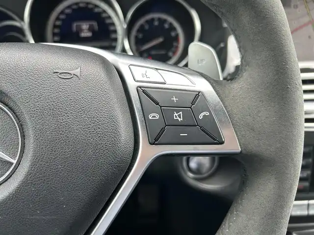メルセデス・ベンツ ＣＬＳ６３ 茨城県 2012(平24)年 5.4万km パラジウムシルバー パフォーマンスパッケージ/Harman Kardon/左ハンドル/サンルーフ/レーダーセーフティパッケージ/-ブレーキアシストプラス/-PRE-SAFEブレーキ/-アクティブレーンキーピングアシスト/-アクティブブラインドスポットアシスト/-ディストロニック・プラス/19インチAMG5スポークアルミホイール/COMANDシステム/-7インチワイドディスプレイ/-HDDナビゲーション/-フルセグTV/Bluetooth/CD/DVD/パーキングアシストリアビューカメラ/クルーズコントロール＆可変スピードリミッター/パドルシフト/フロントシートヒーター/フロントシートベンチレーション/フロントパワーシート（メモリー付）/電動ブラインド（リアウインドウ）/ETC