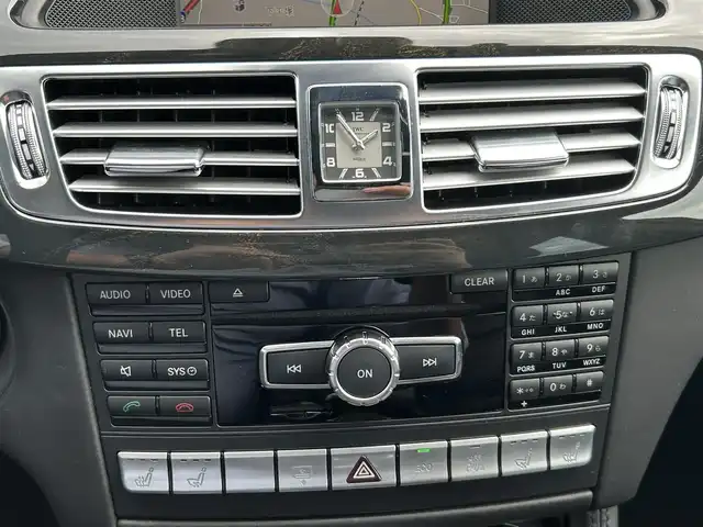 メルセデス・ベンツ ＣＬＳ６３ 茨城県 2012(平24)年 5.4万km パラジウムシルバー パフォーマンスパッケージ/Harman Kardon/左ハンドル/サンルーフ/レーダーセーフティパッケージ/-ブレーキアシストプラス/-PRE-SAFEブレーキ/-アクティブレーンキーピングアシスト/-アクティブブラインドスポットアシスト/-ディストロニック・プラス/19インチAMG5スポークアルミホイール/COMANDシステム/-7インチワイドディスプレイ/-HDDナビゲーション/-フルセグTV/Bluetooth/CD/DVD/パーキングアシストリアビューカメラ/クルーズコントロール＆可変スピードリミッター/パドルシフト/フロントシートヒーター/フロントシートベンチレーション/フロントパワーシート（メモリー付）/電動ブラインド（リアウインドウ）/ETC