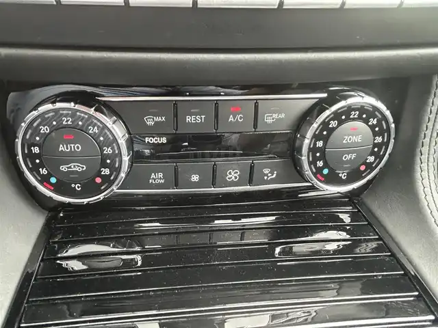 メルセデス・ベンツ ＣＬＳ６３ 茨城県 2012(平24)年 5.4万km パラジウムシルバー パフォーマンスパッケージ/Harman Kardon/左ハンドル/サンルーフ/レーダーセーフティパッケージ/-ブレーキアシストプラス/-PRE-SAFEブレーキ/-アクティブレーンキーピングアシスト/-アクティブブラインドスポットアシスト/-ディストロニック・プラス/19インチAMG5スポークアルミホイール/COMANDシステム/-7インチワイドディスプレイ/-HDDナビゲーション/-フルセグTV/Bluetooth/CD/DVD/パーキングアシストリアビューカメラ/クルーズコントロール＆可変スピードリミッター/パドルシフト/フロントシートヒーター/フロントシートベンチレーション/フロントパワーシート（メモリー付）/電動ブラインド（リアウインドウ）/ETC
