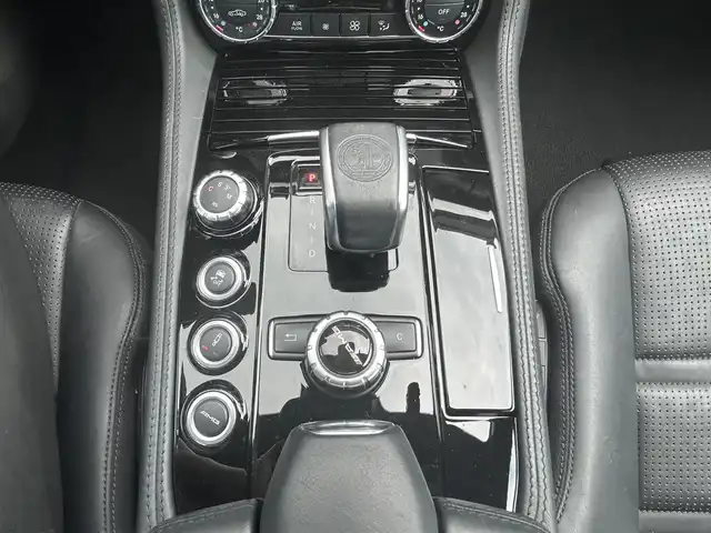 メルセデス・ベンツ ＣＬＳ６３ 茨城県 2012(平24)年 5.4万km パラジウムシルバー パフォーマンスパッケージ/Harman Kardon/左ハンドル/サンルーフ/レーダーセーフティパッケージ/-ブレーキアシストプラス/-PRE-SAFEブレーキ/-アクティブレーンキーピングアシスト/-アクティブブラインドスポットアシスト/-ディストロニック・プラス/19インチAMG5スポークアルミホイール/COMANDシステム/-7インチワイドディスプレイ/-HDDナビゲーション/-フルセグTV/Bluetooth/CD/DVD/パーキングアシストリアビューカメラ/クルーズコントロール＆可変スピードリミッター/パドルシフト/フロントシートヒーター/フロントシートベンチレーション/フロントパワーシート（メモリー付）/電動ブラインド（リアウインドウ）/ETC