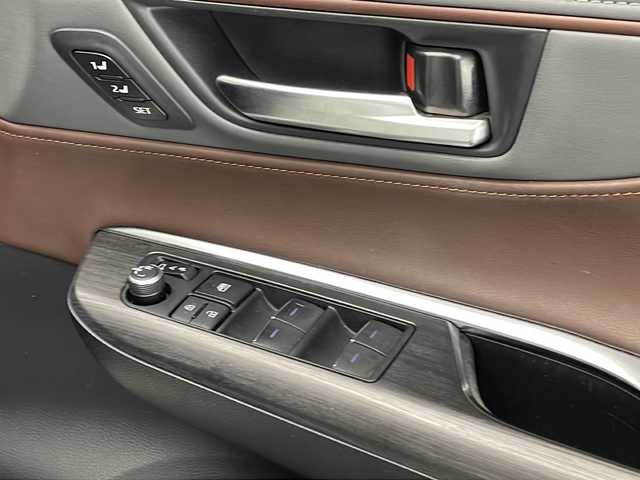 トヨタ ハリアー ハイブリッド G レザーパッケージ 宮崎県 2020(令2)年 3.6万km ホワイトパールクリスタルシャイン トヨタセーフティセンス/純正12.3型ディスプレイオーディオナビTV/（T-CONNECT/Bluetooth/FMAM/フルセグTV)/純正JBLプレミアムサウンドシステム（9スピーカー）/純正バックカメラ/純正ビルトイン2.0ETC/純正LEDオートライト/純正LEDフォグ/純正18インチアルミ/純正フロアマット/黒本革シート/プリクラッシュセーフティ/アダプティブクルーズコントロール/レーンディパーチャーアラート/オートマチックハイビーム/ブラインドスポットモニター/デジタルインナーミラー/クリアランスソナー/デュアルオートエアコン/前席パワーシート/エアシート/シートヒーター/パワーチルトステアリング/ステアリングヒーター/パワーバックドア/本革巻ハンドル/スマートキー/プッシュエンジンスタート/新車時保証書/取扱い説明書