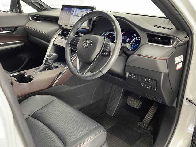 トヨタ ハリアー ハイブリッド G レザーパッケージ 宮崎県 2020(令2)年 3.6万km ホワイトパールクリスタルシャイン トヨタセーフティセンス/純正12.3型ディスプレイオーディオナビTV/（T-CONNECT/Bluetooth/FMAM/フルセグTV)/純正JBLプレミアムサウンドシステム（9スピーカー）/純正バックカメラ/純正ビルトイン2.0ETC/純正LEDオートライト/純正LEDフォグ/純正18インチアルミ/純正フロアマット/黒本革シート/プリクラッシュセーフティ/アダプティブクルーズコントロール/レーンディパーチャーアラート/オートマチックハイビーム/ブラインドスポットモニター/デジタルインナーミラー/クリアランスソナー/デュアルオートエアコン/前席パワーシート/エアシート/シートヒーター/パワーチルトステアリング/ステアリングヒーター/パワーバックドア/本革巻ハンドル/スマートキー/プッシュエンジンスタート/新車時保証書/取扱い説明書