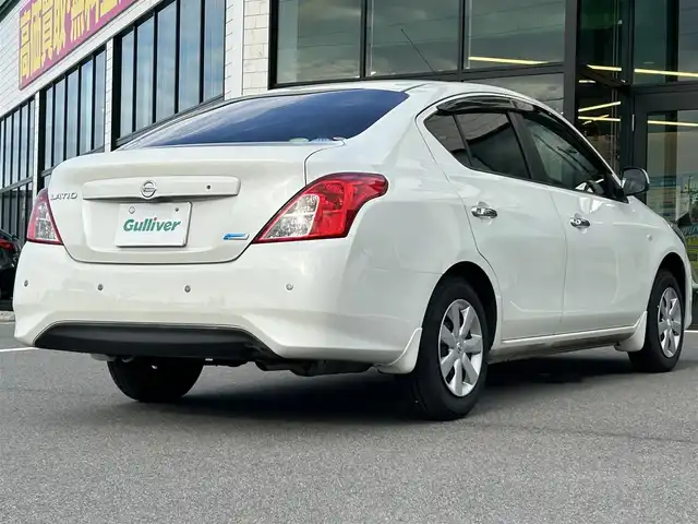日産 ラティオ G 愛媛県 2015(平27)年 1.7万km ブリリアントホワイトパール 純正7型ナビ/アイドリングストップ/クリアランスソナー/純正フロアマット/プッシュスタート/ヘッドライトレベライザー/純正ドアバイザー/電格ミラー/シガーソケット/純正ホイールキャップ/スペアキー/現状サマー(鉄)(175/70/R14)/YOKOHAMA BluEarth EsEs32