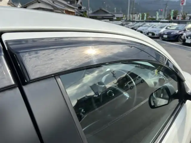 日産 ラティオ G 愛媛県 2015(平27)年 1.7万km ブリリアントホワイトパール 純正7型ナビ/アイドリングストップ/クリアランスソナー/純正フロアマット/プッシュスタート/ヘッドライトレベライザー/純正ドアバイザー/電格ミラー/シガーソケット/純正ホイールキャップ/スペアキー/現状サマー(鉄)(175/70/R14)/YOKOHAMA BluEarth EsEs32