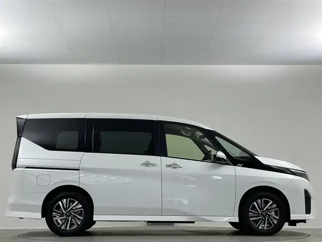 日産 セレナ e－パワー ハイウェイスター V 埼玉県 2025(令7)年 0.1千km プリズムホワイト 登録済未使用車　大型ナビ　後席　ＢＳＭ　全方位　ドライブレコーダー　ＥＴＣ２．０　液晶ミラー　プロパイロット　両側電動　レーダークルーズコントロール　コーナーセンサー　衝突被害軽減
