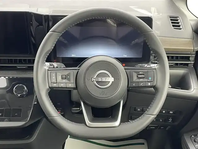 日産 セレナ e－パワー ハイウェイスター V 埼玉県 2025(令7)年 0.1千km プリズムホワイト 登録済未使用車　大型ナビ　後席　ＢＳＭ　全方位　ドライブレコーダー　ＥＴＣ２．０　液晶ミラー　プロパイロット　両側電動　レーダークルーズコントロール　コーナーセンサー　衝突被害軽減