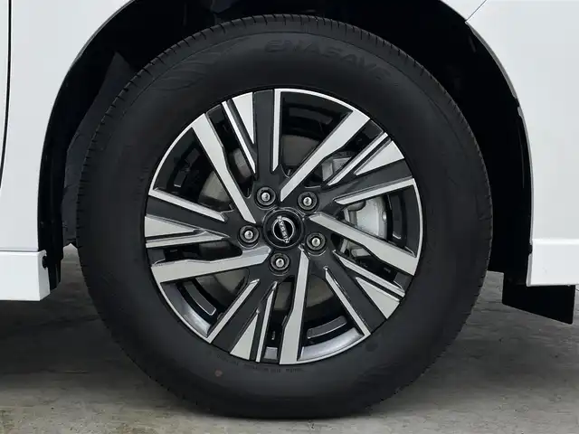 日産 セレナ e－パワー ハイウェイスター V 埼玉県 2025(令7)年 0.1千km プリズムホワイト 登録済未使用車　大型ナビ　後席　ＢＳＭ　全方位　ドライブレコーダー　ＥＴＣ２．０　液晶ミラー　プロパイロット　両側電動　レーダークルーズコントロール　コーナーセンサー　衝突被害軽減