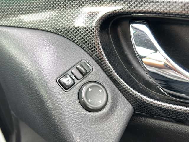 日産 エクストレイル 20X エマージェンシーブレーキ 鳥取県 2016(平28)年 8.2万km ブリリアントホワイトパール ワンオーナー/スマートキーx2個/カプロンシート/プリクラッシュ/レーンデパーチャー/クリアランスソナー/社外メモリナビ/フルセグ・Bluetooth/バックカメラ/前席シートヒーター/オートライト/LEDヘッドライト/保証書・取説