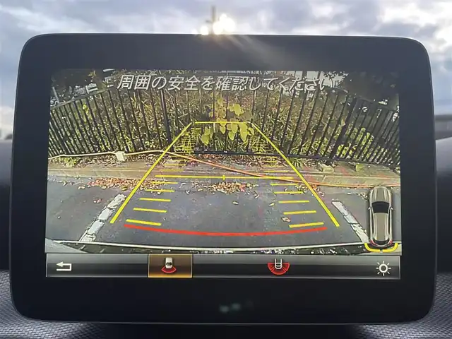 メルセデス・ベンツ ＧＬＡ１８０ 宮城県 2017(平29)年 8万km カルサイトホワイト サンルーフ/アクティブブレーキアシスト/アテンションアシスト/エレクトロニック・スタビリティ・プログラム/ブラインドスポットモニター/レーンキープアシスト/バックカメラ/MTモード付きAT/パドルシフト/前後コーナーセンサー/電動リアゲート/プッシュスタート/スマートキー/前後ドライブレコーダー/革巻きステアリング/シートメモリー（運転席/助手席）/シートヒーター（運転席/助手席）/LEDヘッドライト/オートライト/フォグランプ/ルーフレール/純正フロアマット/社外アルミホイール