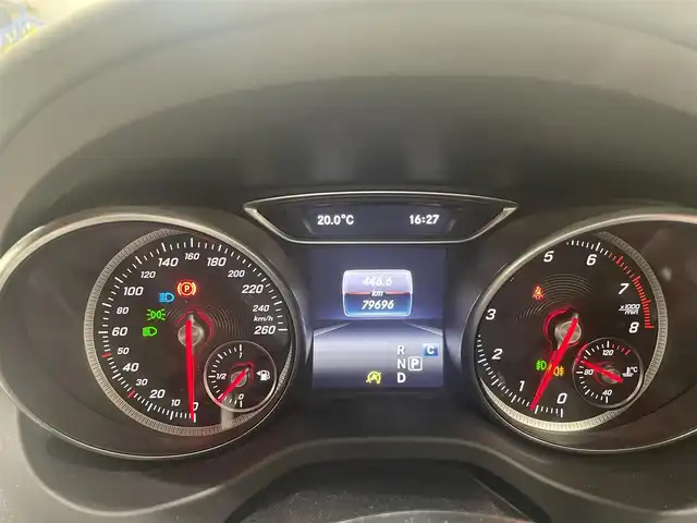 メルセデス・ベンツ ＧＬＡ１８０ 宮城県 2017(平29)年 8万km カルサイトホワイト サンルーフ/アクティブブレーキアシスト/アテンションアシスト/エレクトロニック・スタビリティ・プログラム/ブラインドスポットモニター/レーンキープアシスト/バックカメラ/MTモード付きAT/パドルシフト/前後コーナーセンサー/電動リアゲート/プッシュスタート/スマートキー/前後ドライブレコーダー/革巻きステアリング/シートメモリー（運転席/助手席）/シートヒーター（運転席/助手席）/LEDヘッドライト/オートライト/フォグランプ/ルーフレール/純正フロアマット/社外アルミホイール