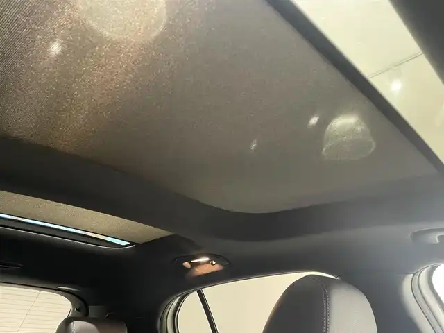 メルセデス・ベンツ ＧＬＡ１８０ 宮城県 2017(平29)年 8万km カルサイトホワイト サンルーフ/アクティブブレーキアシスト/アテンションアシスト/エレクトロニック・スタビリティ・プログラム/ブラインドスポットモニター/レーンキープアシスト/バックカメラ/MTモード付きAT/パドルシフト/前後コーナーセンサー/電動リアゲート/プッシュスタート/スマートキー/前後ドライブレコーダー/革巻きステアリング/シートメモリー（運転席/助手席）/シートヒーター（運転席/助手席）/LEDヘッドライト/オートライト/フォグランプ/ルーフレール/純正フロアマット/社外アルミホイール